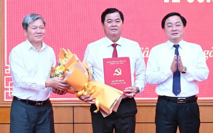 Luân chuyển Chủ nhiệm Ủy ban Kiểm tra Tỉnh ủy Gia Lai và Quảng Ngãi - Ảnh 2.