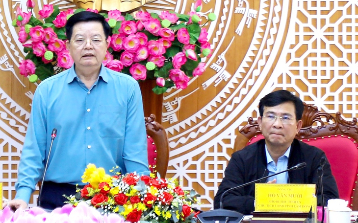 Dựng lại mái nhà cho dân vùng bão lũ - Ảnh 4.