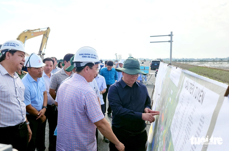 Chủ tịch UBND tỉnh An Giang chỉ đạo gì để cao tốc thi công nước rút? - Ảnh 3.