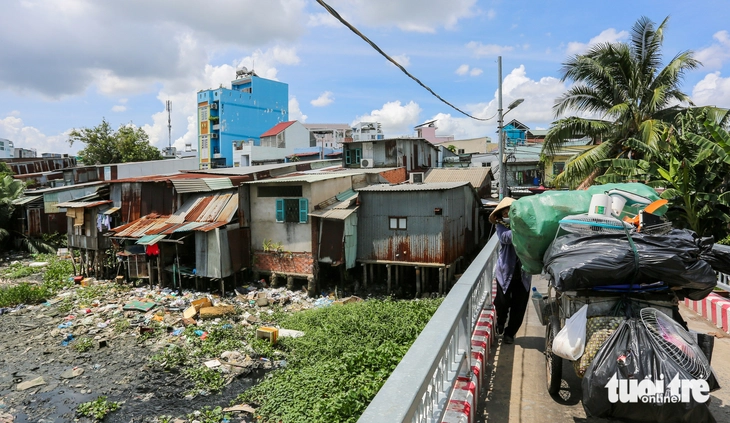 TP.HCM kiến nghị Trung ương hỗ trợ 10.000 tỉ đồng để đẩy nhanh xóa nhà ven kênh rạch - Ảnh 1.