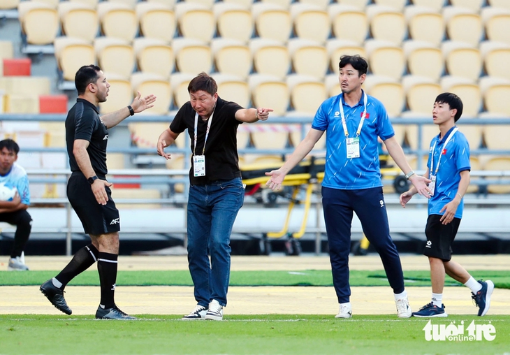 HLV Kim Sang Sik - Ảnh 4.