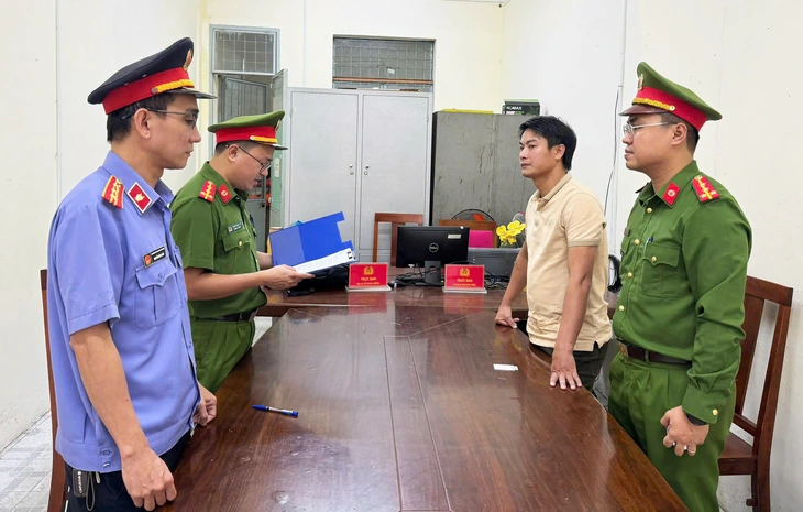 Bị khởi tố nhưng giám đốc vẫn tổ chức cho nhân viên khai thác cát trái phép- Ảnh 1.