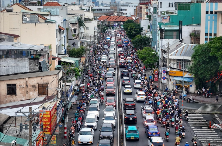 đường Nguyễn Tất Thành - Ảnh 1.