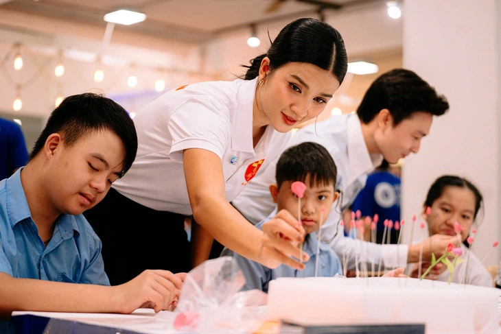 Lễ hội Vượt sóng mang yêu thương đến với người khuyết tật - Ảnh 1.