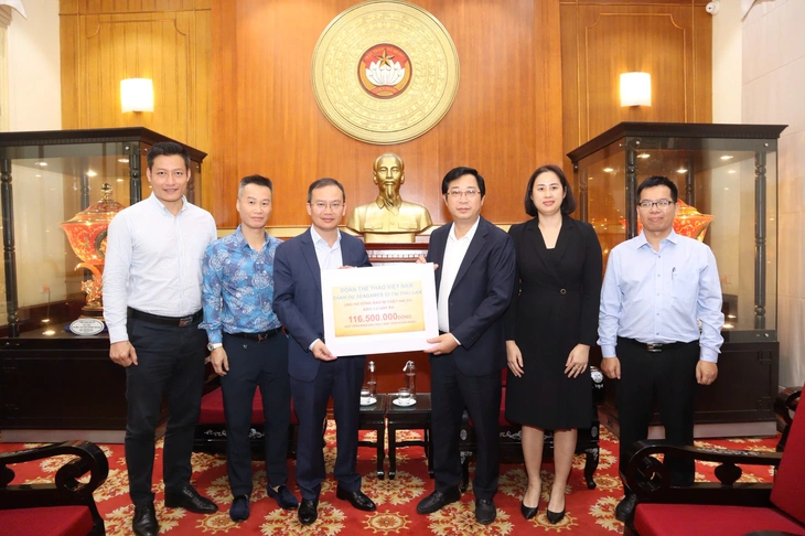 Đoàn Thể thao Việt Nam có nghĩa cử cao đẹp trước khi đi Thái Lan dự SEA Games 33 - Ảnh 1.