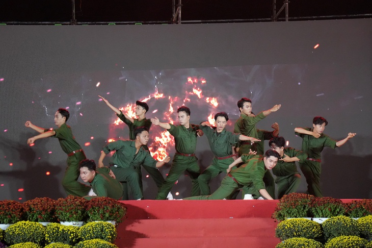 Sa Đéc kể chuyện làng hoa trăm năm bằng sân khấu thực cảnh - Ảnh 4.