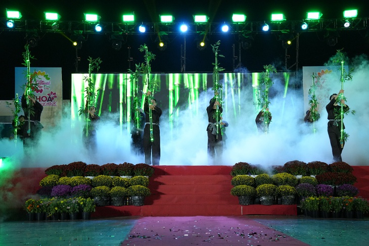 Sa Đéc kể chuyện làng hoa trăm năm bằng sân khấu thực cảnh - Ảnh 3.