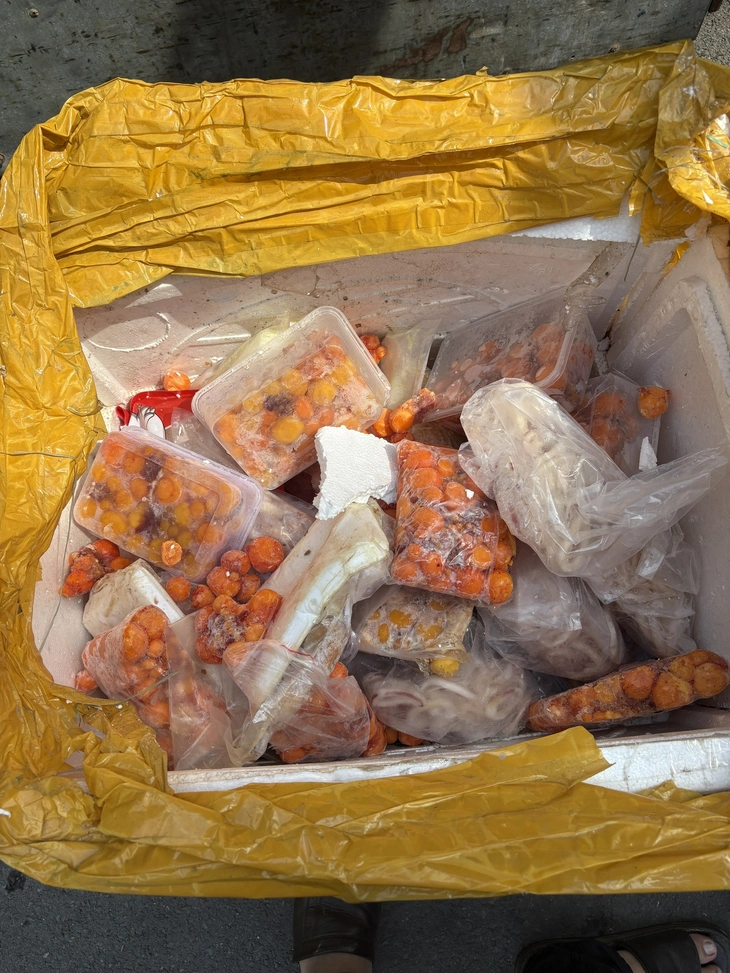 Công an TP.HCM xử lý hàng loạt cơ sở vi phạm an toàn thực phẩm, phạt hơn 1,6 tỉ đồng - Ảnh 5.