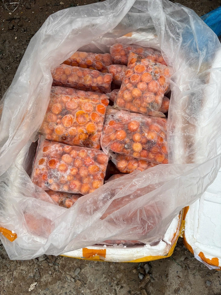 Công an TP.HCM xử lý hàng loạt cơ sở vi phạm an toàn thực phẩm, phạt hơn 1,6 tỉ đồng - Ảnh 4.