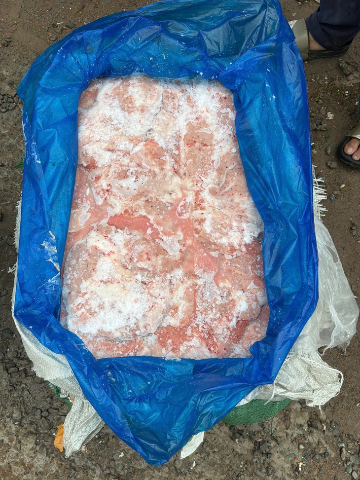 Công an TP.HCM xử lý hàng loạt cơ sở vi phạm an toàn thực phẩm, phạt hơn 1,6 tỉ đồng - Ảnh 6.