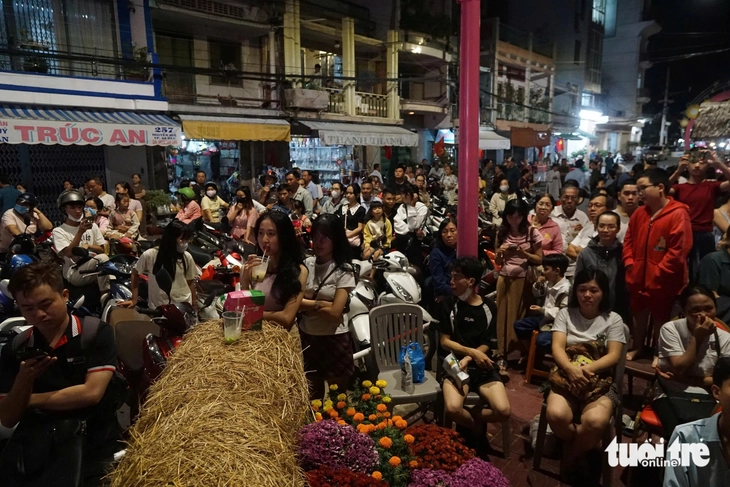 Khán giả Sa Đéc được xem nhạc kịch Đêm kể một chuyện tình ở nhà cổ Huỳnh Thủy Lê - Ảnh 3.