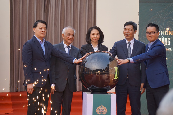 Xem Lý Công Uẩn dời đô và nghe bài thơ thần 'Nam quốc sơn hà' - Ảnh 1. Xem Lý Công Uẩn dời đô và nghe bài thơ thần 'Nam quốc sơn hà' - Ảnh 1.