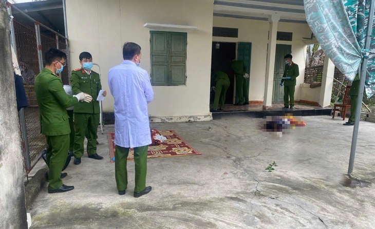 Khởi tố vụ án chồng chém chết vợ và bé 2 tuổi rồi nhảy lầu tự tử - Ảnh 1.