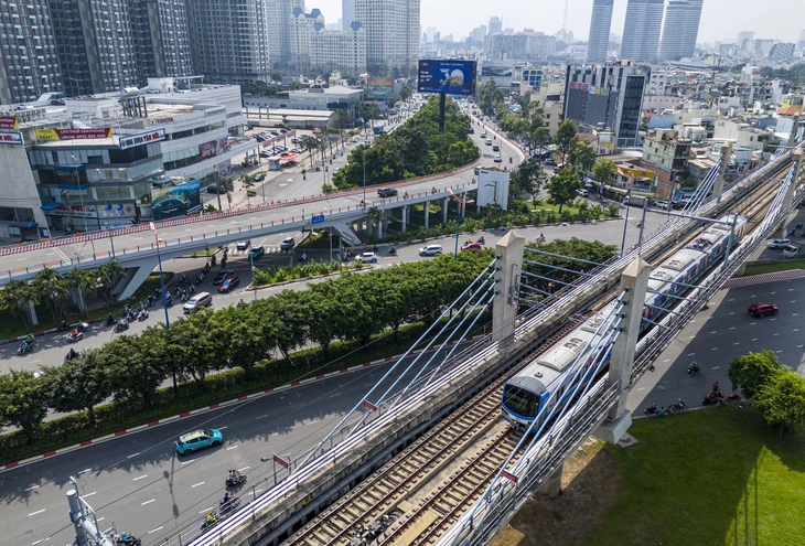 Chủ tịch UBND TP.HCM - Ảnh 2.