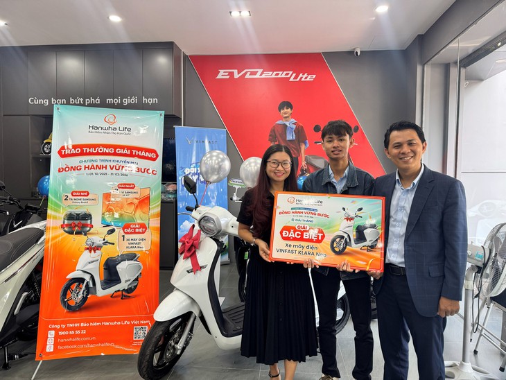 Hanwha Life tổ chức quay số trúng thưởng đợt 2 chương trình khuyến mại 'Đồng hành vững bước' - Ảnh 2.