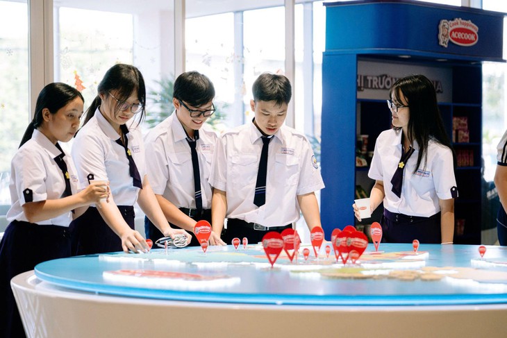 Hơn 400 học sinh tham gia buổi trải nghiệm thực tế tại Acecook - Ảnh 7.