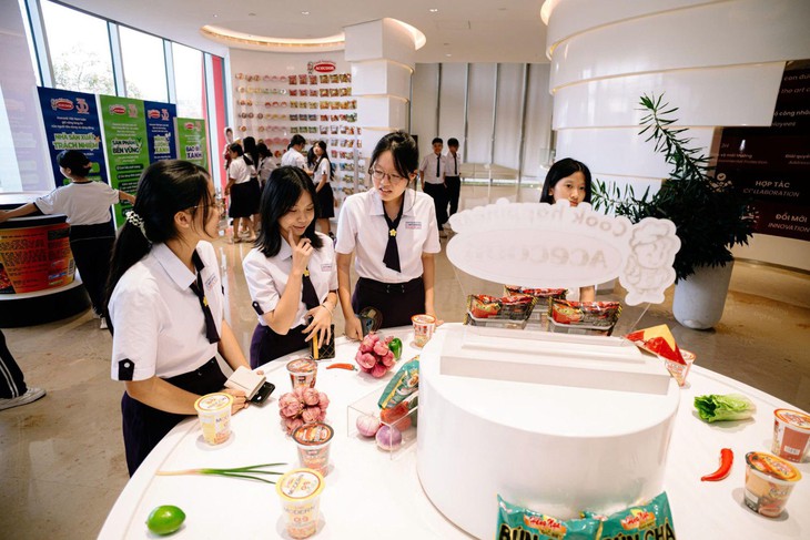 Hơn 400 học sinh tham gia buổi trải nghiệm thực tế tại Acecook - Ảnh 12.