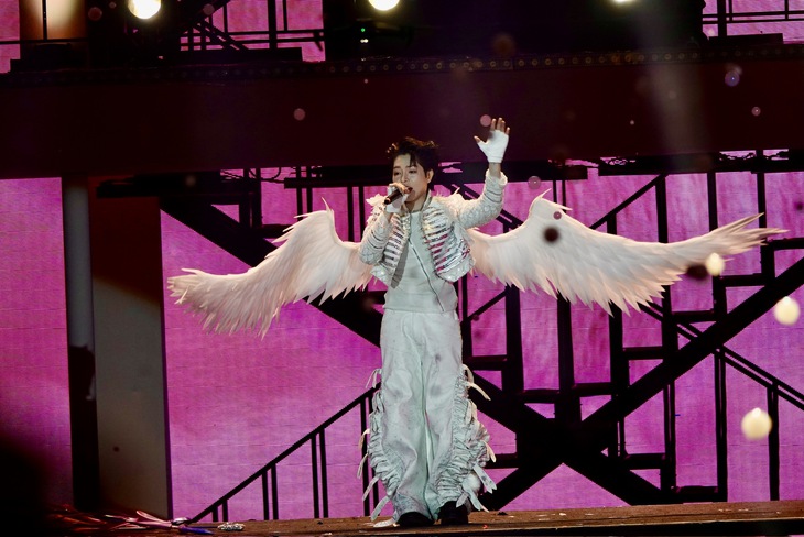 Hàng ngàn khán giả ‘quẩy’ xuyên đêm, đón năm mới tại HOZO City Tết Fest 2025 - Ảnh 8.