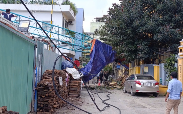 Vì sao tháp cẩu công trình cao hàng chục mét đổ xuống đường giữa trung tâm Đà Nẵng? - Ảnh 5.