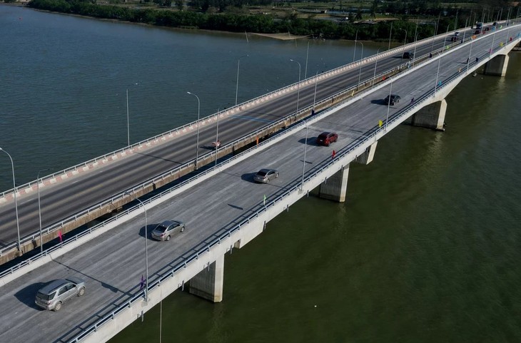 Mở ‘nút cổ chai’ cầu Gianh, cầu Quán Hàu, người về quê ăn Tết hết lo tắc đường - Ảnh 1.