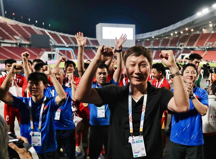 Xạ thủ Trịnh Thu Vinh, HLV Kim Sang Sik là VĐV và HLV tiêu biểu toàn quốc 2025 - Ảnh 2.