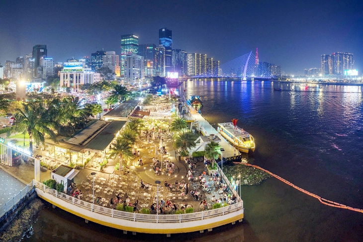 Đường Lê Lợi bừng sáng đón năm mới - Ảnh 3. Đường Lê Lợi bừng sáng đón năm mới - Ảnh 2.