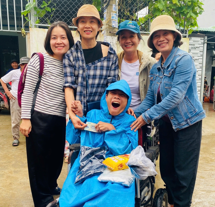 Quê hương gượng dậy sau những ngày đối mặt với lũ dữ - Ảnh 2.