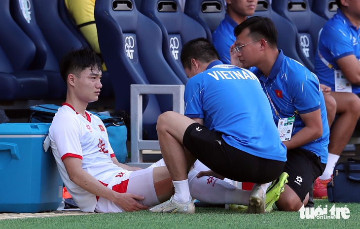 U22 Việt Nam: Nguyễn Xuân Bắc phải ở lại khách sạn dưỡng thương - Ảnh 1.