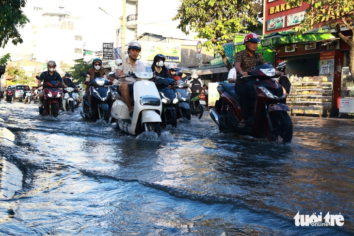 Triều cường - Ảnh 4.