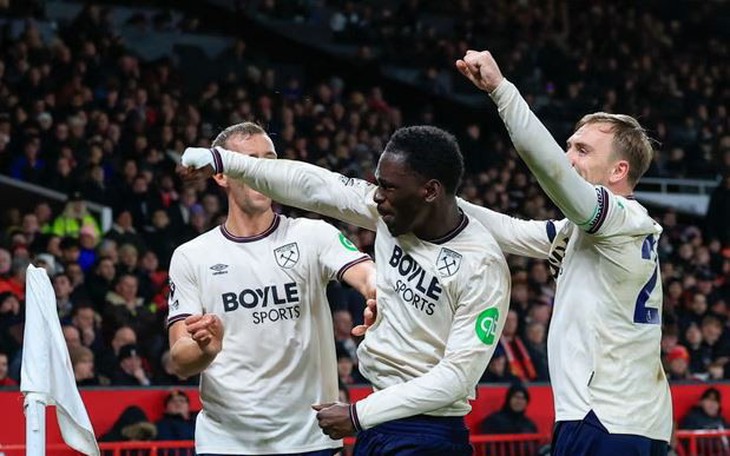 HLV Amorim tiết lộ bài phát biểu giữa giờ giúp Man United ghi bàn trong hiệp 2 - Ảnh 4.