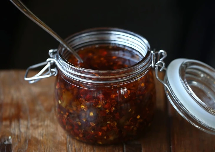 Giấu hai thỏi vàng vào lọ ớt gửi 'bạn đầu tư', cụ ông suýt mất sạch vì lừa đảo? - Ảnh 2.