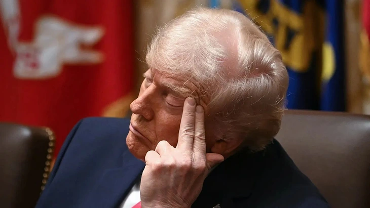 ông Trump ngủ gật - Ảnh 1.