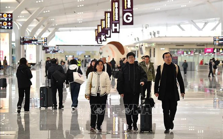 Nữ nhân viên ngân hàng kể lại khoảnh khắc cụ bà suýt bị kẻ lừa đảo chiếm đoạt hơn 2 tỉ đồng - Ảnh 3.