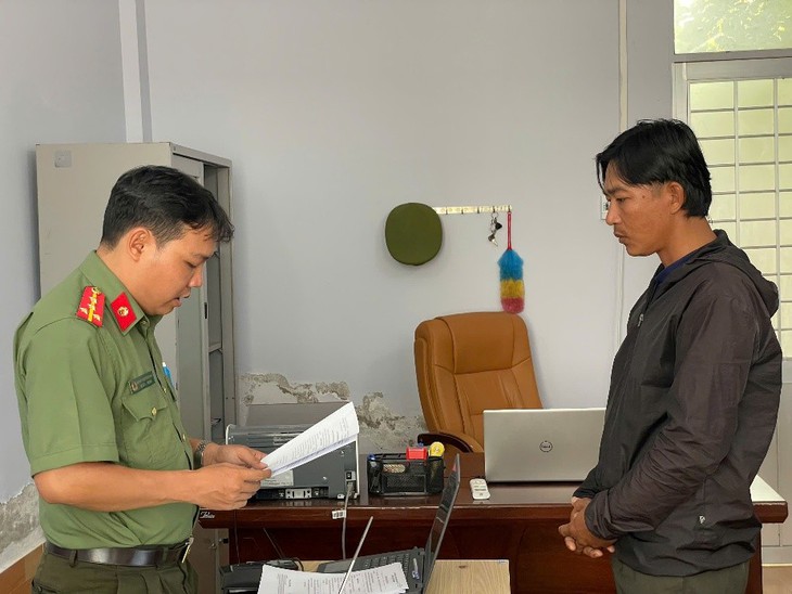 Bắt tạm giam người đưa tàu cá ra vùng biển nước ngoài khai thác trái phép - Ảnh 1.