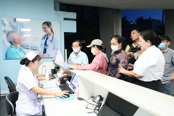 Cách nào cải thiện thu nhập y bác sĩ? - Ảnh 2.