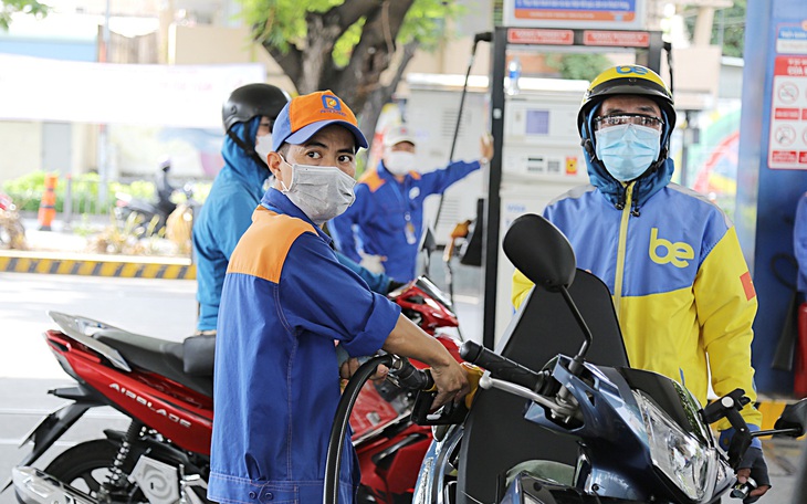 Đồng loạt giảm giá xăng dầu từ 15 giờ chiều 11-12 - Ảnh 3.