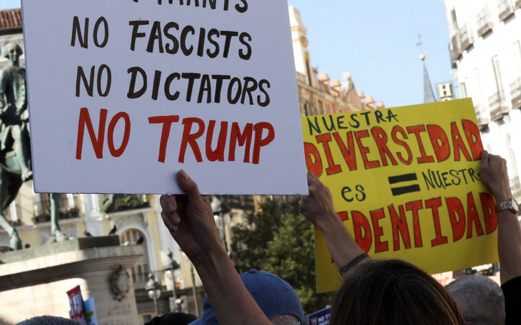 Ông Trump nói Nga đang ở thế thượng phong so với Ukraine, chê châu Âu 'nói nhiều làm ít' - Ảnh 5.