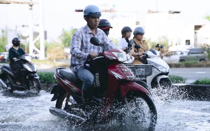 Triều cường dâng trở lại, các đường hay ngập ở TP.HCM người dân cần chú ý - Ảnh 3.