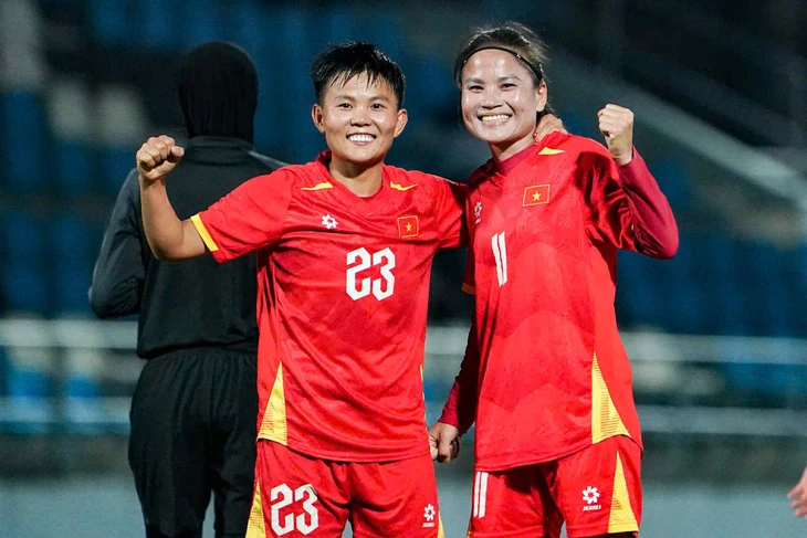 Đè bẹp Malaysia 7-0, tuyển nữ Việt Nam khởi đầu suôn sẻ ở SEA Games 33 - Ảnh 1.