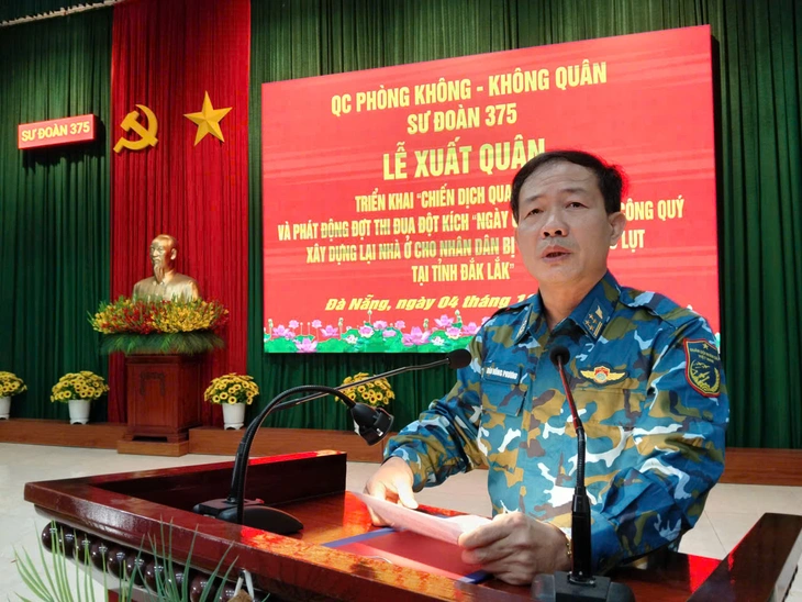 Sư đoàn 375 lập 7 đội xây dựng từ Đà Nẵng vào vùng lũ Phú Yên làm nhà cho dân - Ảnh 2.