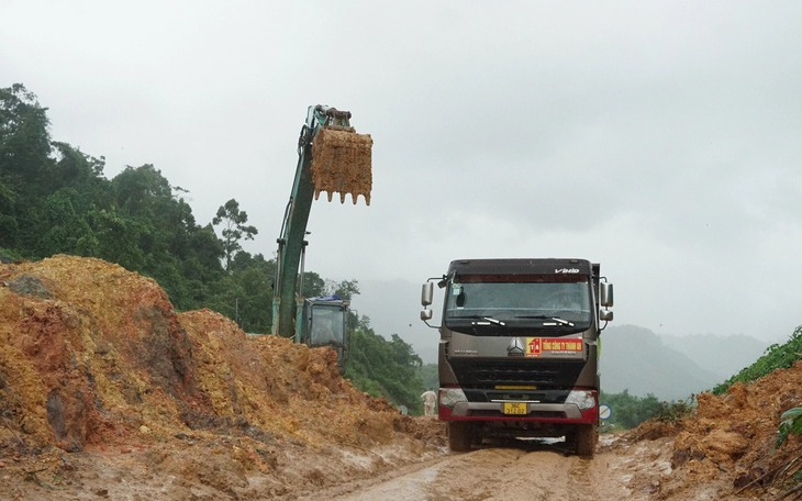 Tai nạn liên hoàn trên cao tốc La Sơn – Hòa Liên, hàng loạt ô tô hư hỏng - Ảnh 5.