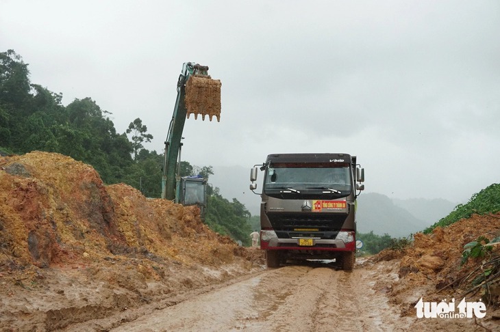 Tiếp tục giới hạn tốc độ, lưu thông một làn ở một số đoạn trên cao tốc La Sơn - Hòa Liên - Ảnh 1.