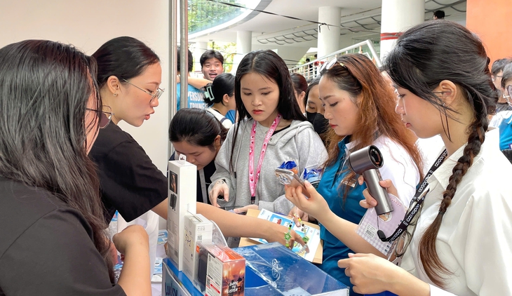 Sinh viên cần gì để không 'tụt hậu' trong môi trường tuyển dụng mới? - Ảnh 1.