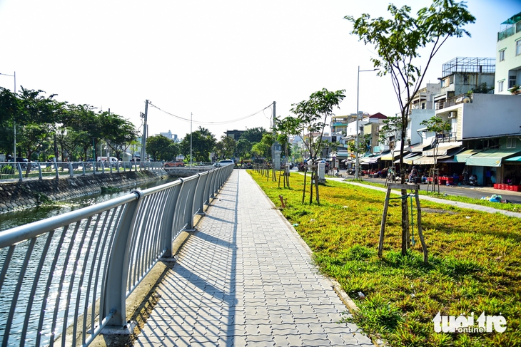 Dự án cải tạo kênh Hàng Bàng còn vướng 19 căn nhà sau chợ Bình Tây, kéo dài tiến độ đến 2026 - Ảnh 7.