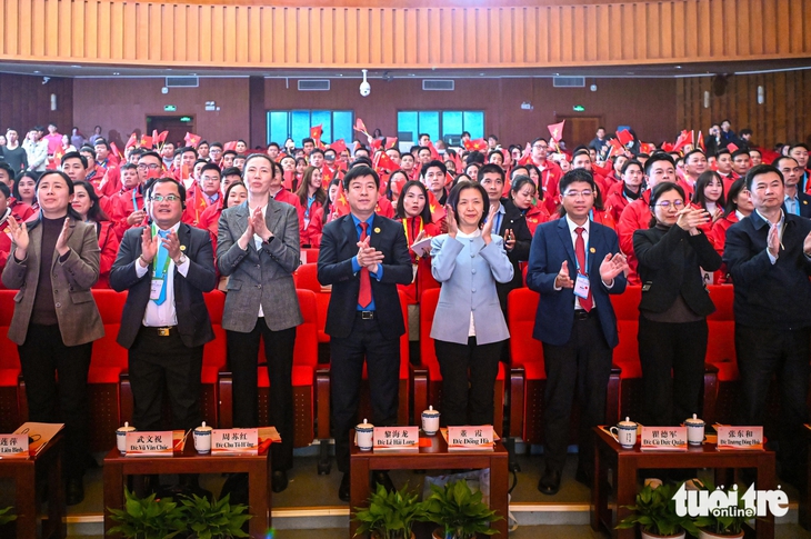 thanh niên - Ảnh 1.