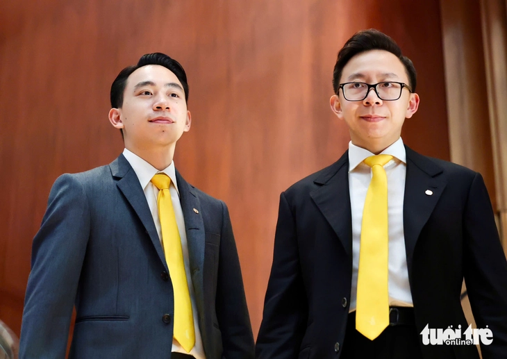 Tỉ phú Phạm Nhật Vượng, 2 con trai cùng dàn khách VIP tại đêm trao giải thưởng VinFuture - Ảnh 6.