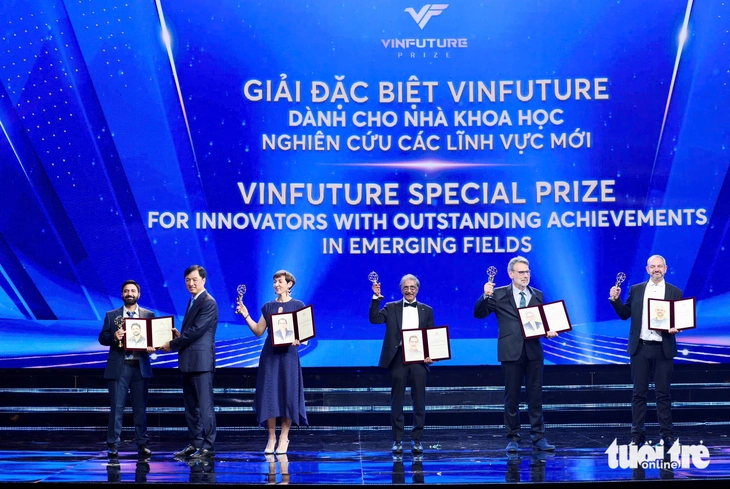 Lễ trao Giải thưởng VinFuture 2025: Đã có ba giải đặc biệt được trao - Ảnh 2.