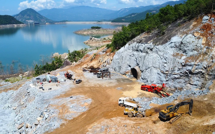 Thủy điện tích năng lớn nhất Đông Nam Á làm 'pin nước khổng lồ' xuyên núi khát nhiên liệu thi công - Ảnh 2.