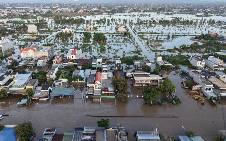 Sinh kế nào cùng người dân vượt lũ? - Ảnh 1.