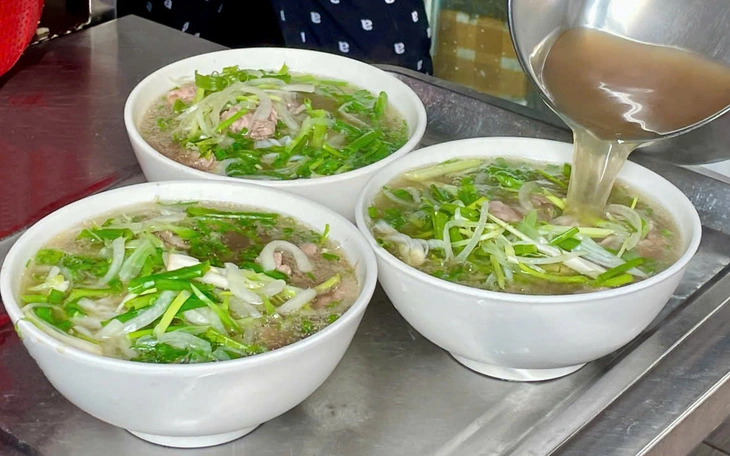 Bún măng vịt, cháo vịt, tiết canh vịt Việt Nam lọt top 50 món vịt ngon nhất thế giới - Ảnh 5.